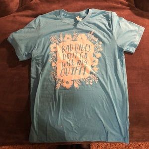 blue “bad vibes don’t go with my outfit” shirt